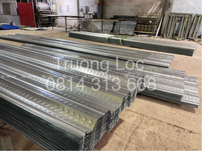 kích thước tấm tôn sàn deck