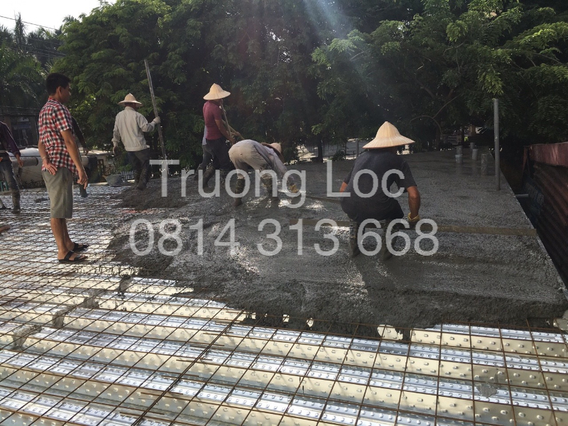 Thi công đổ bê tông sàn deck: Hướng dẫn chi tiết từ A-Z chuẩn kỹ thuật