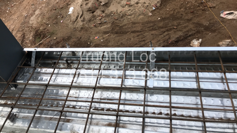 Đai Z chống ke sàn deck